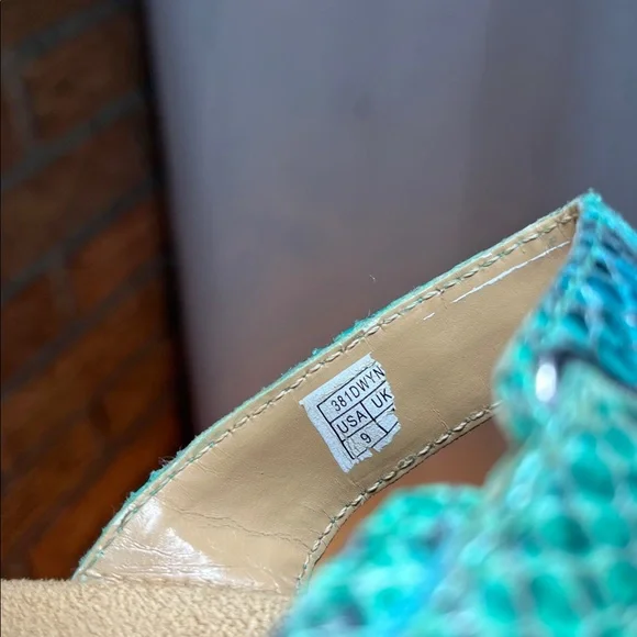 Vionic Dwyn strappy wedge slide sandals green snakeskin print 9 - Picture 7 of 9